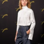 Giulia Maenza in Louis Vuitton alla Paris Fashion Week 2026: il western chic tra sartorialità e streetwear