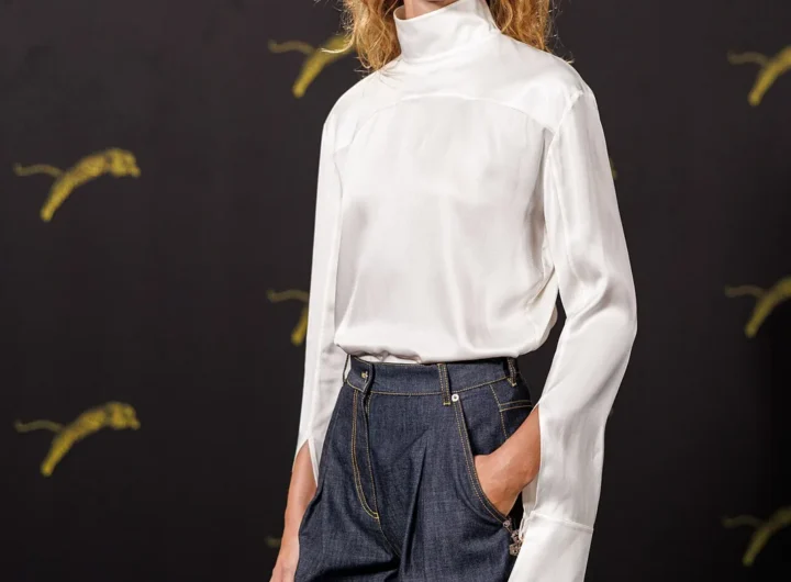 Giulia Maenza in Louis Vuitton alla Paris Fashion Week 2026: il western chic tra sartorialità e streetwear